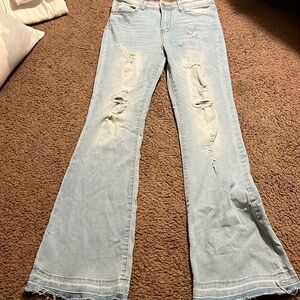 Bellbottoms jeans worn a few times. They are in perfect condition. Size 7/28